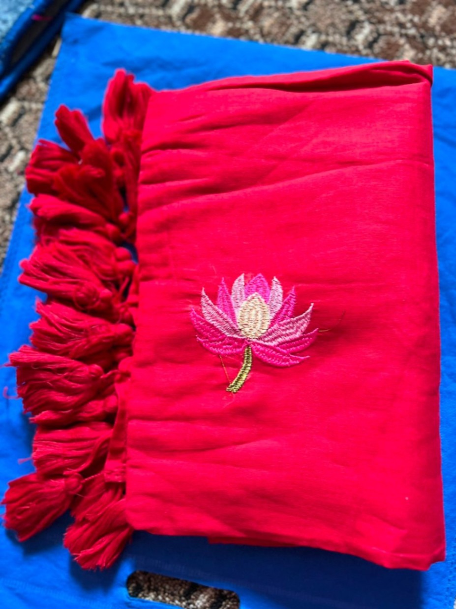 Mul Cotton Lotus Embroidery Sari with Blouse view 3