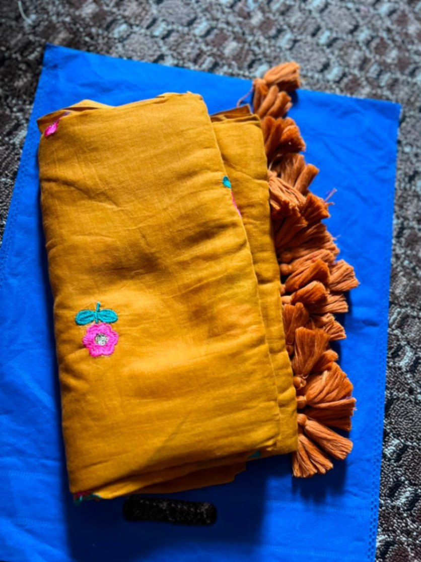 Mul Cotton Flower Embroidery Sari with Blouse view 2