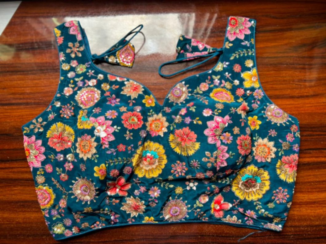 Creap pojisan blouse with additional sleeves view 4