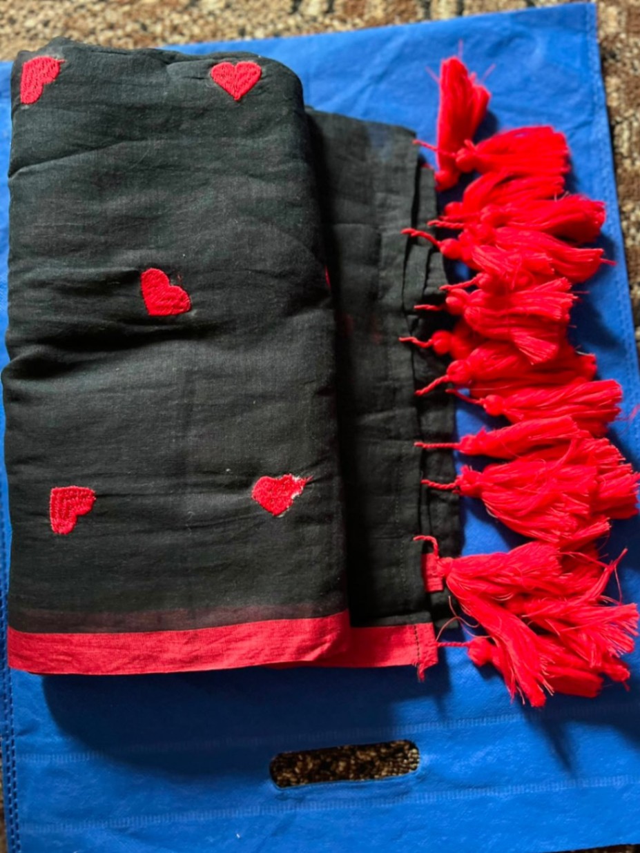 Mul cotton heart embroidery sari with blouse view 1