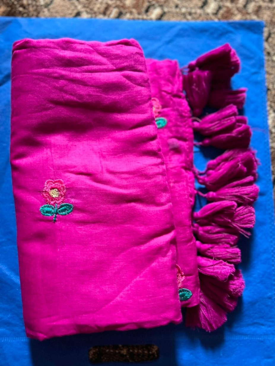 Mul Cotton Flower Embroidery Sari with Blouse view 3