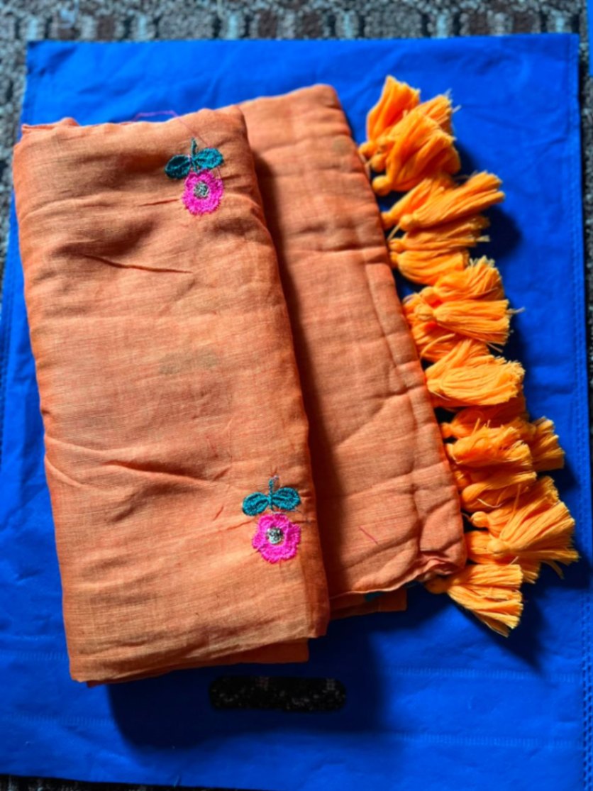 Mul Cotton Flower Embroidery Sari with Blouse view 8