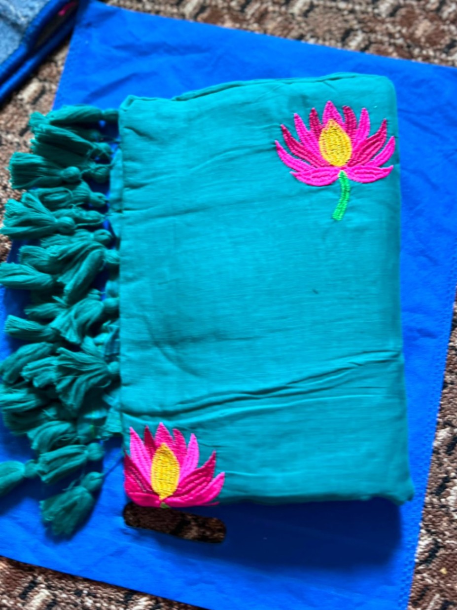 Mul Cotton Lotus Embroidery Sari with Blouse view 5