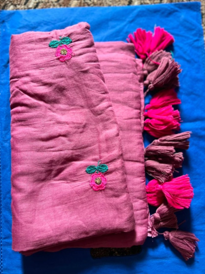 Mul Cotton Flower Embroidery Sari with Blouse view 7