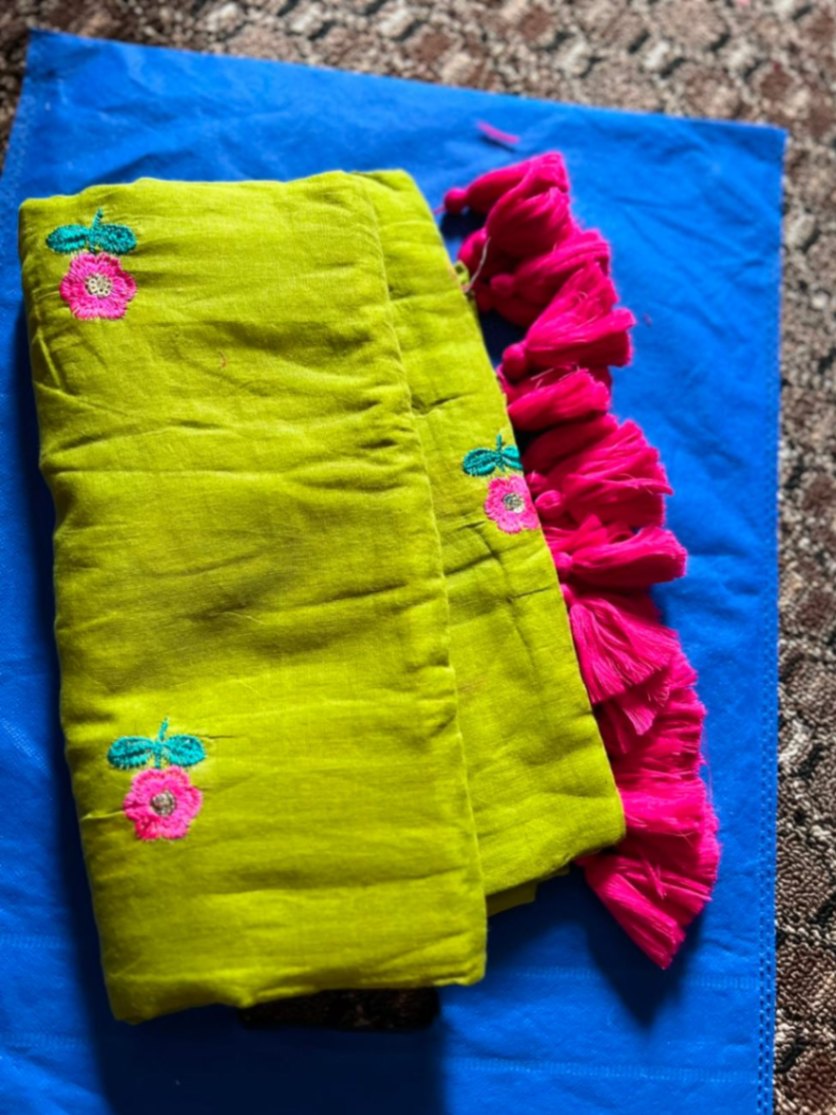 Mul Cotton Flower Embroidery Sari with Blouse view 6