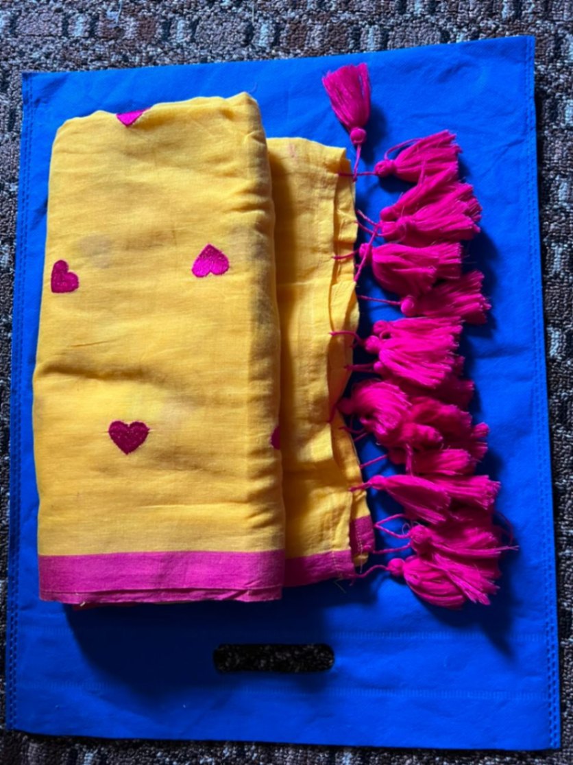 Mul cotton heart embroidery sari with blouse view 2