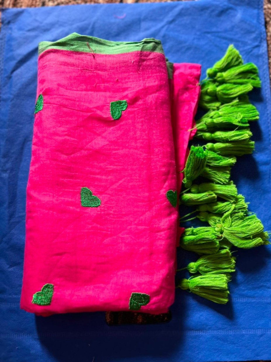 Mul cotton heart embroidery sari with blouse view 4